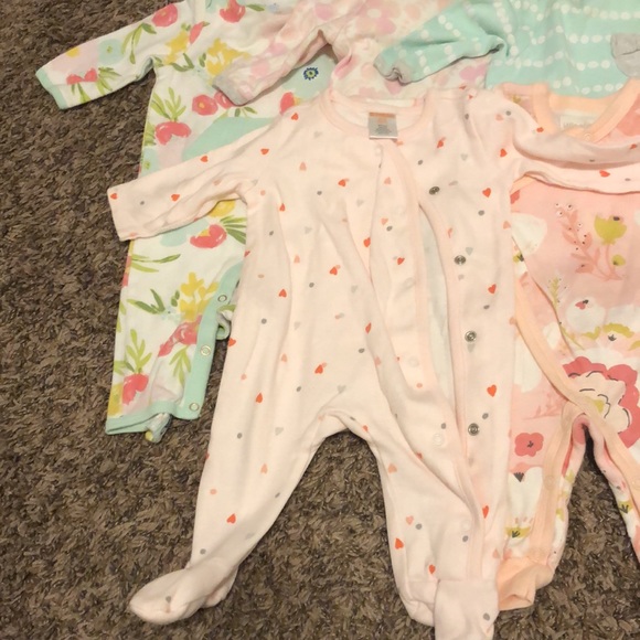 (5) One-piece Outfits - Picture 5 of 9